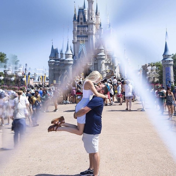 Lilly Pulitzer Maya White and Blue Seersucker
Shift Dress Sz 00 - Picture 2 of 9